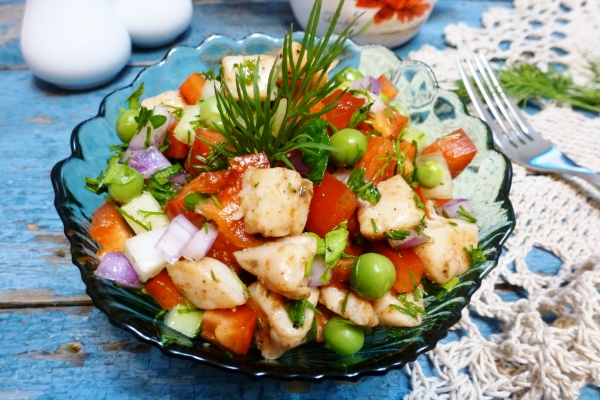 Recipe for salad with chicken breast and bell pepper