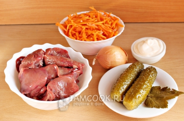 चिकन यकृत और कोरियाई गाजर के साथ सलाद के लिए सामग्री