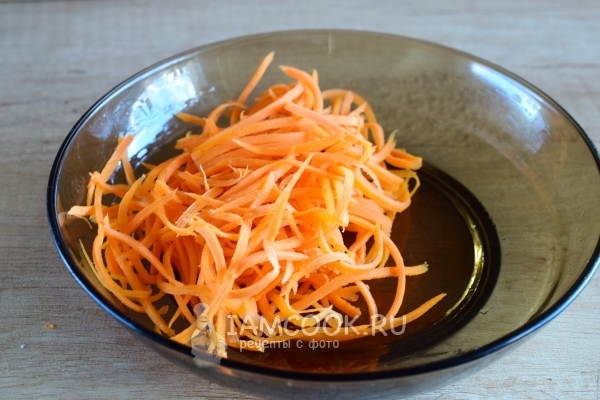 Metti le carote su un piatto