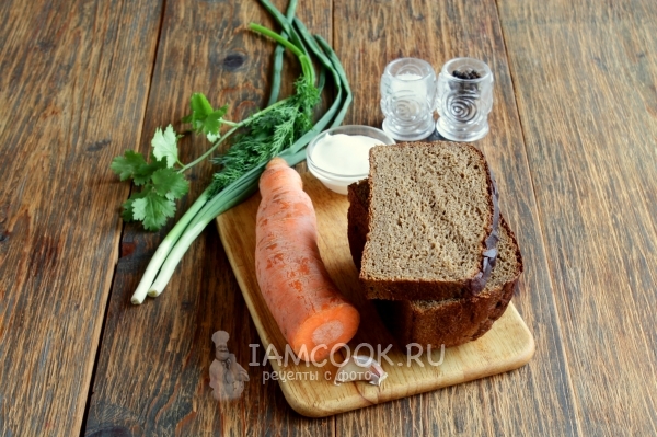 Ingredientes para ensalada con zanahorias y crutones