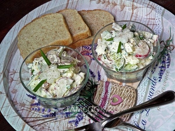 Resep salad dengan lobak, mentimun dan telur