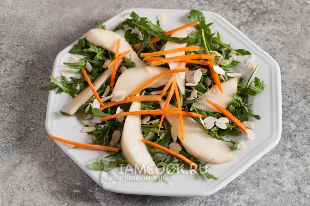 Photo of salad with arugula and pear