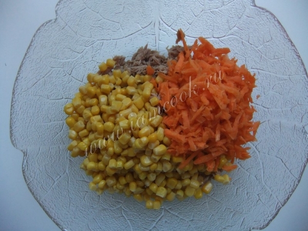 Тон с моркови и царевица