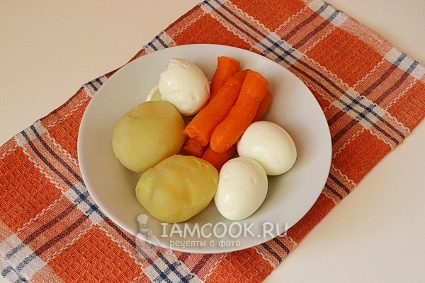 Brew vegetables and eggs