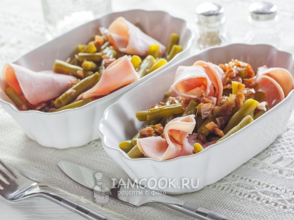 Salad with green beans and ham
