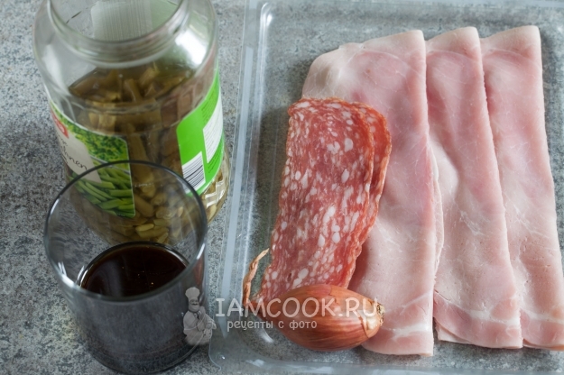 Ingredients for salad with green beans and ham