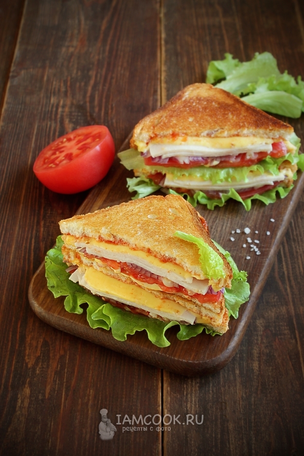Opskriften på en sandwich med skinke og ost