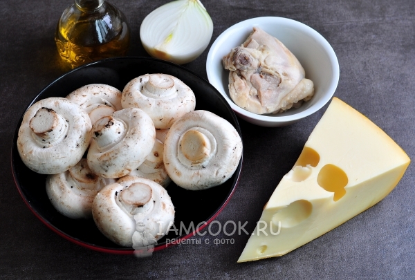 Ingredientes para champiñones rellenos de pollo y queso, en el horno