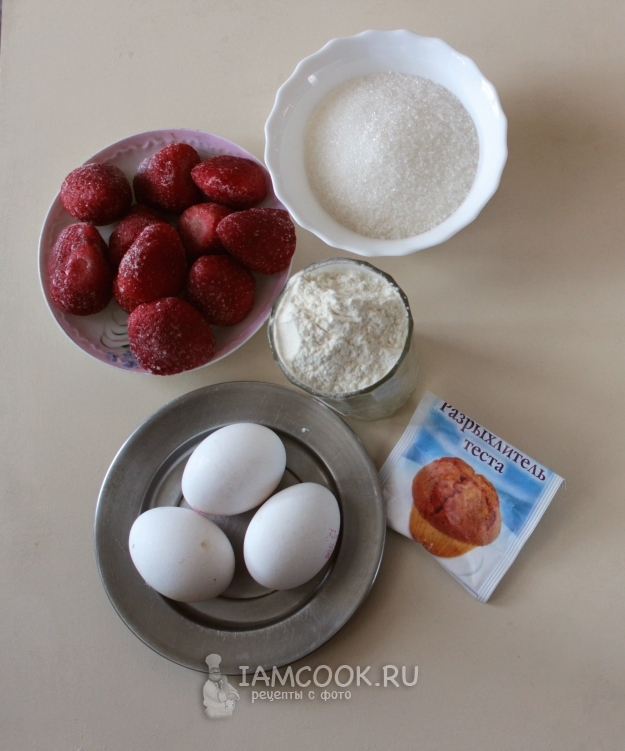 Ingredients for charlottes with frozen strawberries