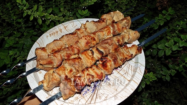 La receta de kebab de cerdo en cerveza