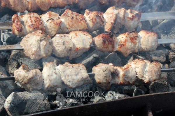 Resep untuk shish kebab dari ham babi