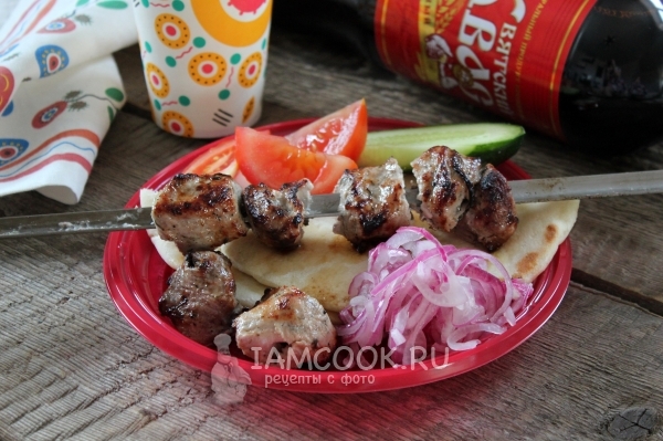 Foto shish kebab dari ham babi