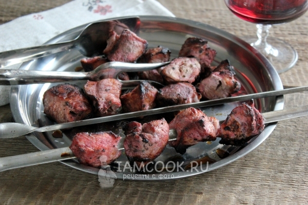 शराब पर सूअर का मांस से शराब कबाब के लिए नुस्खा