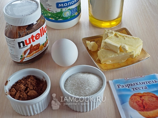 المكونات لكعكة الشوكولاتة مع nutlet