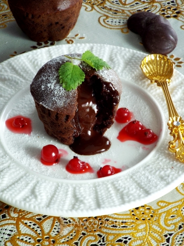 Fotografie čokoládových muffinů s tekutou náplní