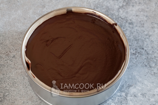 Align the surface of the ganache