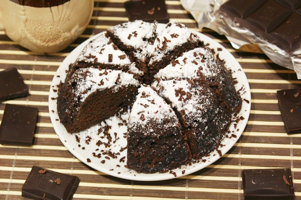 Шоколадова торта, приготвена в микровълнова фурна