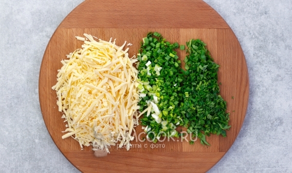 Rist osten og hugg grøntsagerne