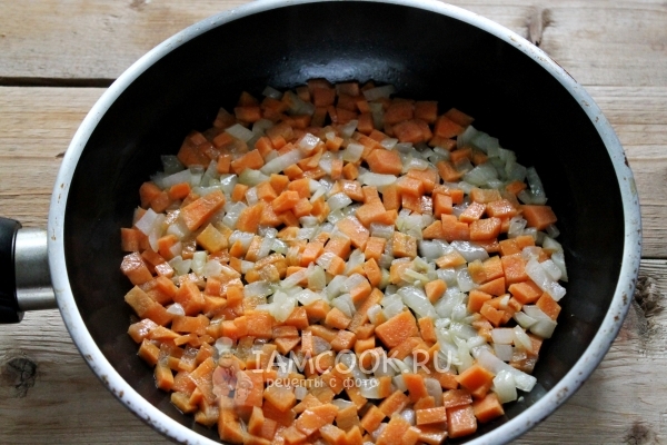 Смажете лука с моркови
