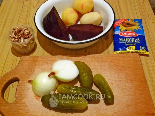 Ingredientes para hojaldre con remolacha y pepinos encurtidos