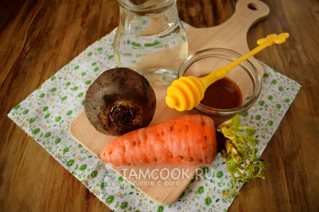Ingredienser til smoothies fra rødbeder og gulerødder