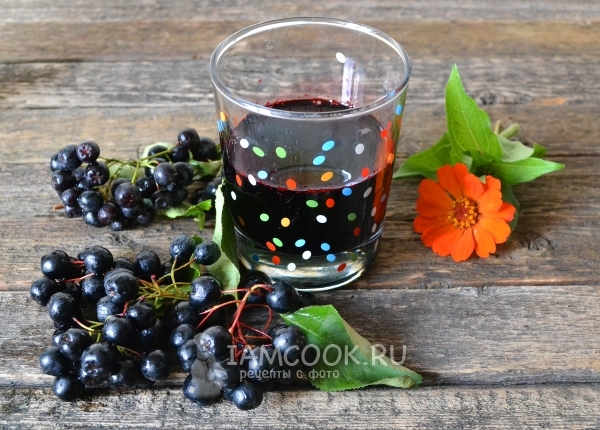 תמונה של מיץ מ chokeberry שחור לחורף