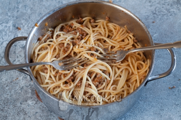 Recipe for spaghetti bolognese with mushrooms