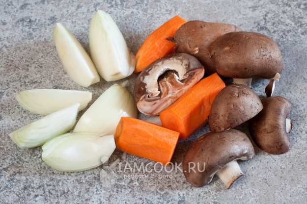 Prepare onions, carrots and mushrooms