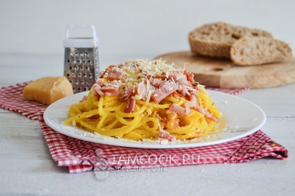 תמונה של spaghetti carbonara עם קרם