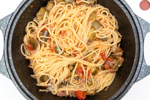 Put the ready-made spaghetti
