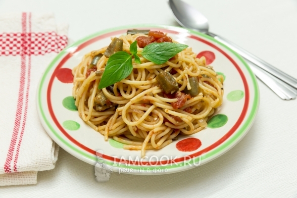 Photo of macaroni (spaghetti) with eggplant and tomato