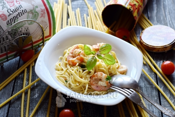 Fotografie špagety s krevetami v krémové omáčce