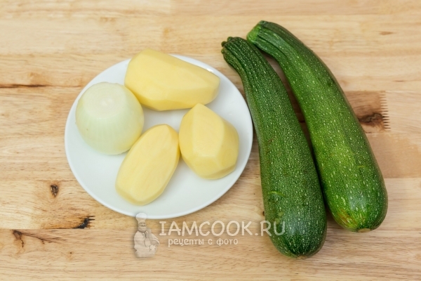 Ingredienti per zuppa di purea di zucchine per uno-due-tre