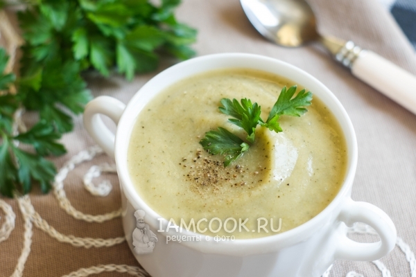 Снимка на супа пюре от карфиол и тиквички