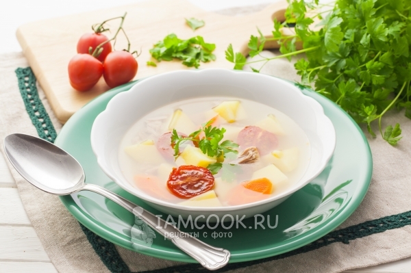 डिब्बाबंद ट्यूना सूप का फोटो