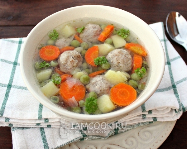 Foto di zuppa con polpette di carne e piselli