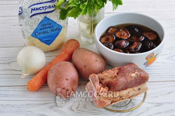 Ingredientes para sopa con champiñones y patatas