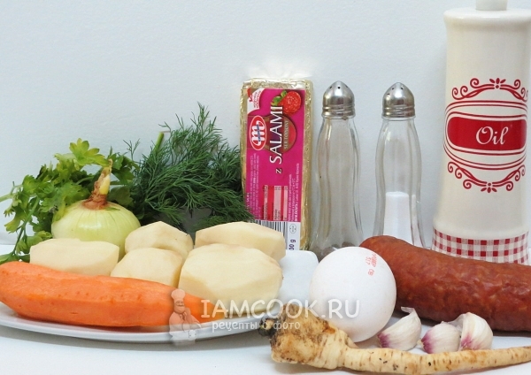 Ingredientes para sopa con salchicha y huevo
