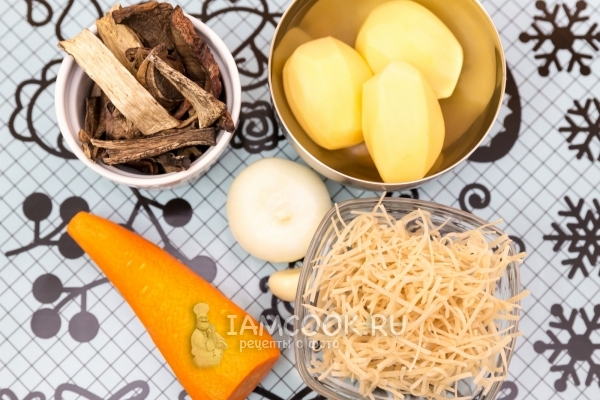 牛肝菌和自制面条汤配料