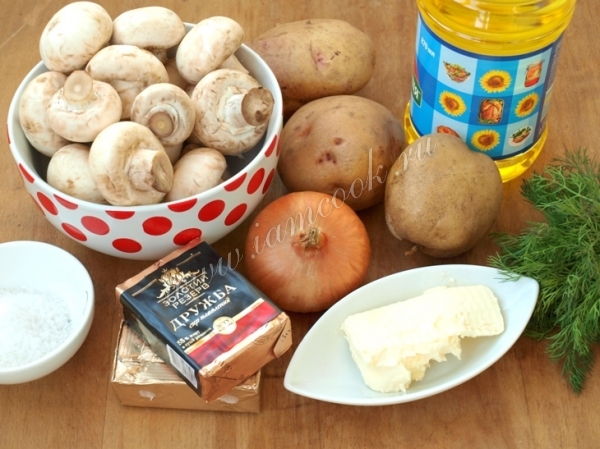 Ingredientes para sopa con champiñones y queso derretido