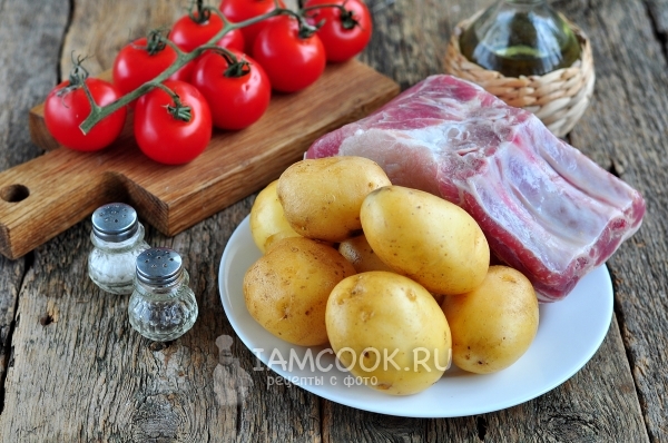 Ingredienser til svin loin med kartofler i ovnen