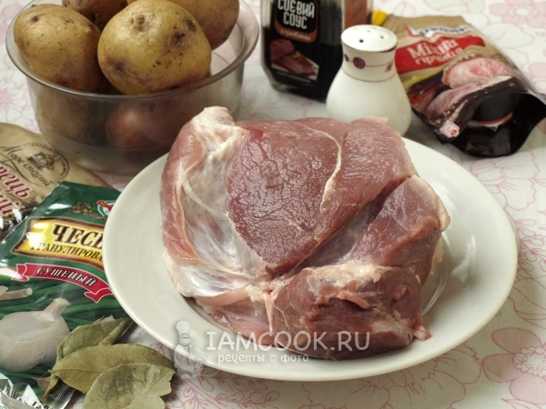 Συστατικά για τις ωμοπλάτες χοιρινού κρέατος σε φούρνο με πατάτες