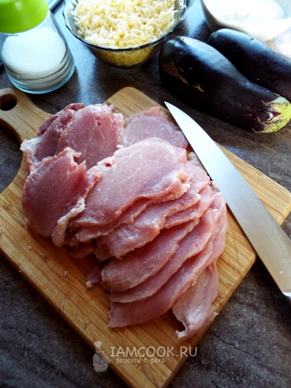 Ingredientes para carne de cerdo con berenjenas en el horno