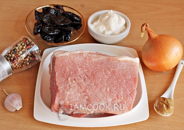 المكونات لحم الخنزير المخبوز مع الخوخ في الفرن