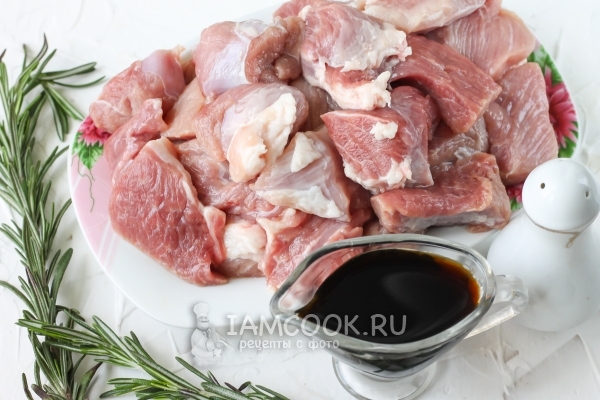 المكونات لحم الخنزير في صلصة الصويا في الفرن