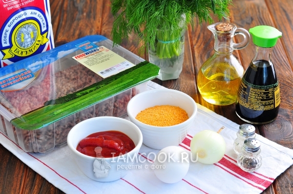 Ingredienser til kødboller uden ris med tomatsauce i stegepande