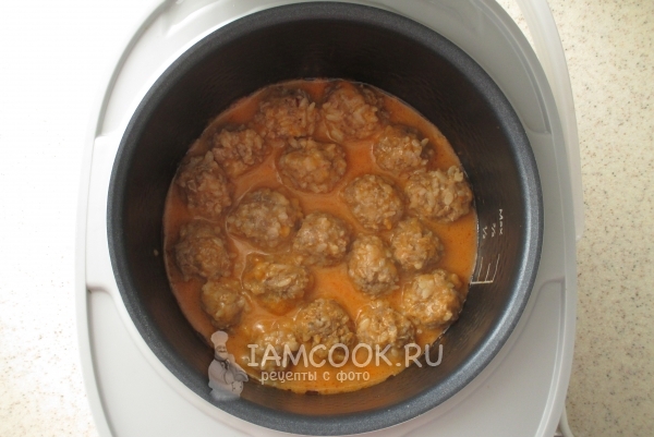 Ready-made meatballs with rice and gravy in a multi-