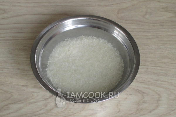 Soak rice in water