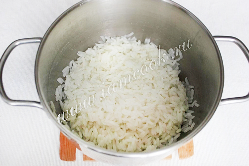 Forraljuk a rizst a húsgolyók számára