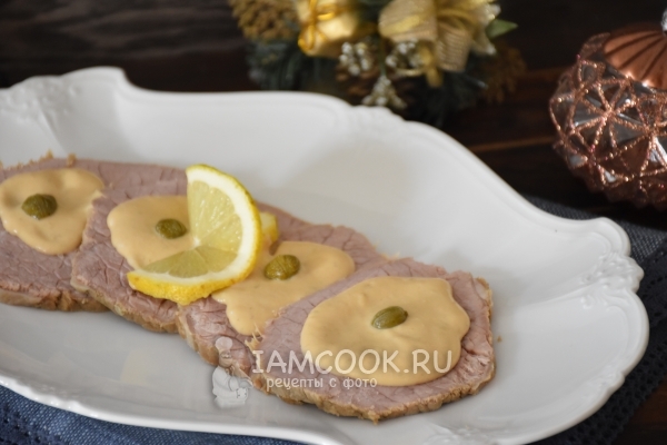 Снимка на телешко месо със сос от риба тон